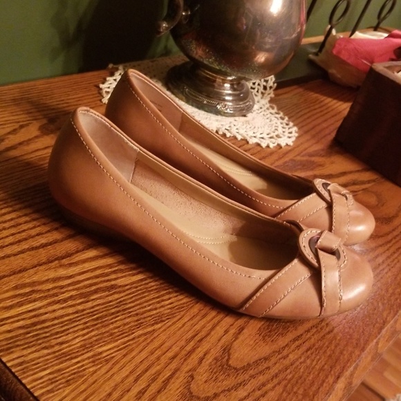 naturalizer tan flats